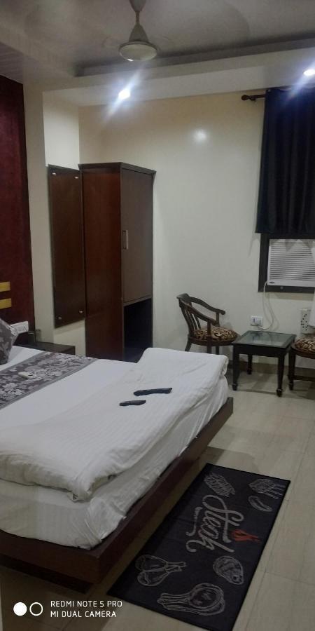 Adb Rooms Udhav Palace نيودلهي المظهر الخارجي الصورة