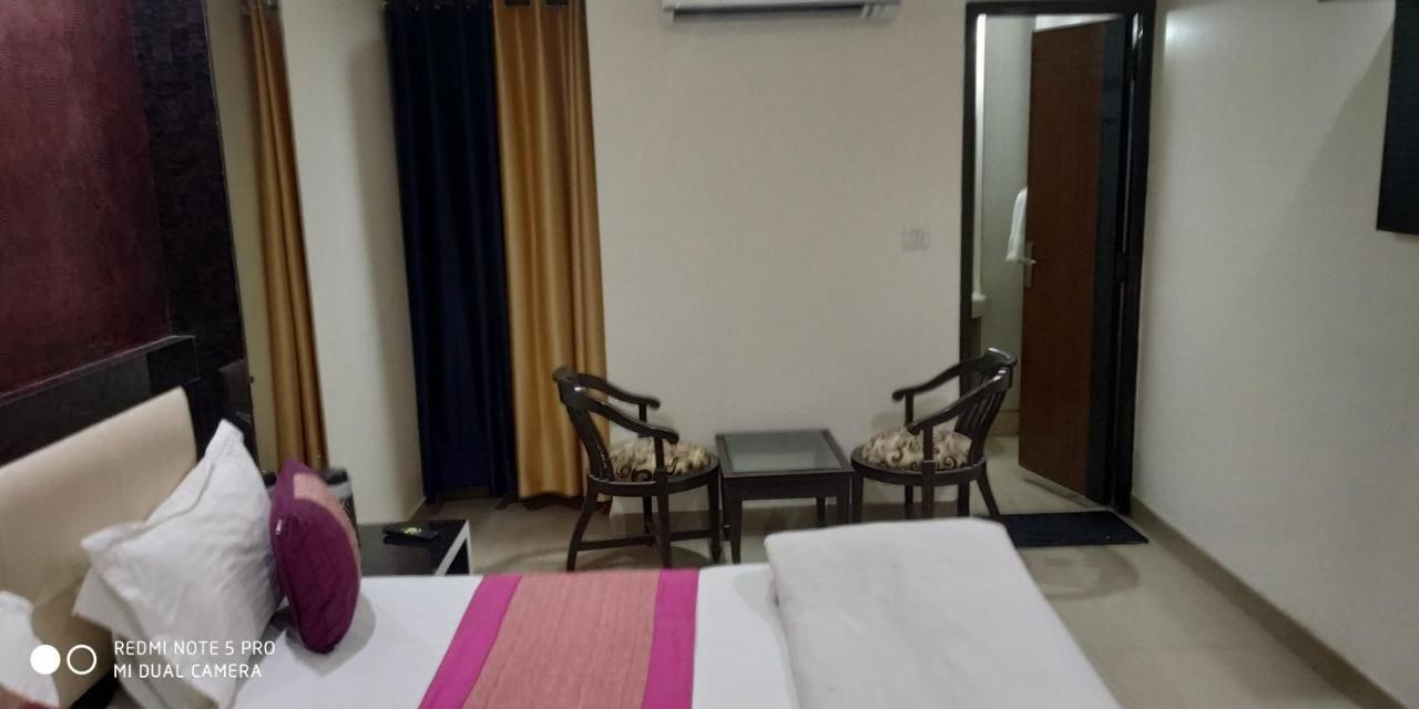 Adb Rooms Udhav Palace نيودلهي المظهر الخارجي الصورة