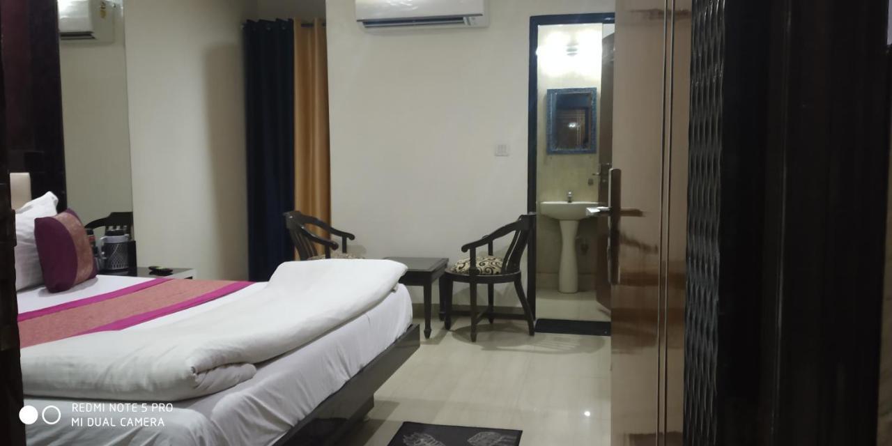 Adb Rooms Udhav Palace نيودلهي المظهر الخارجي الصورة