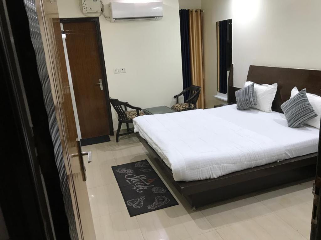 Adb Rooms Udhav Palace نيودلهي المظهر الخارجي الصورة