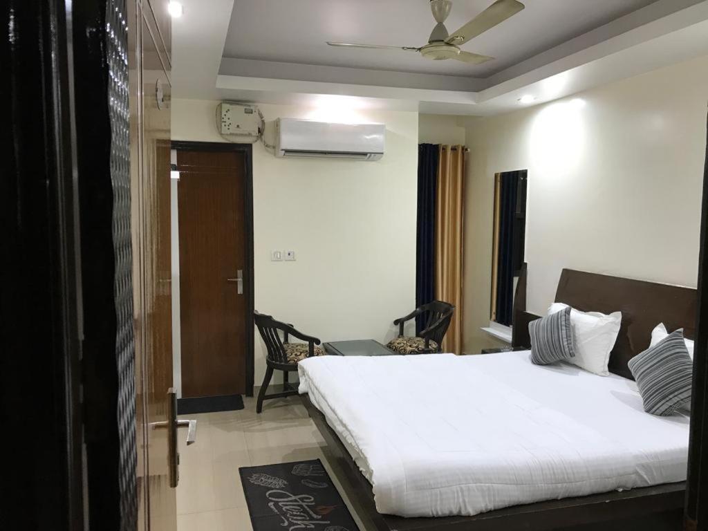 Adb Rooms Udhav Palace نيودلهي المظهر الخارجي الصورة