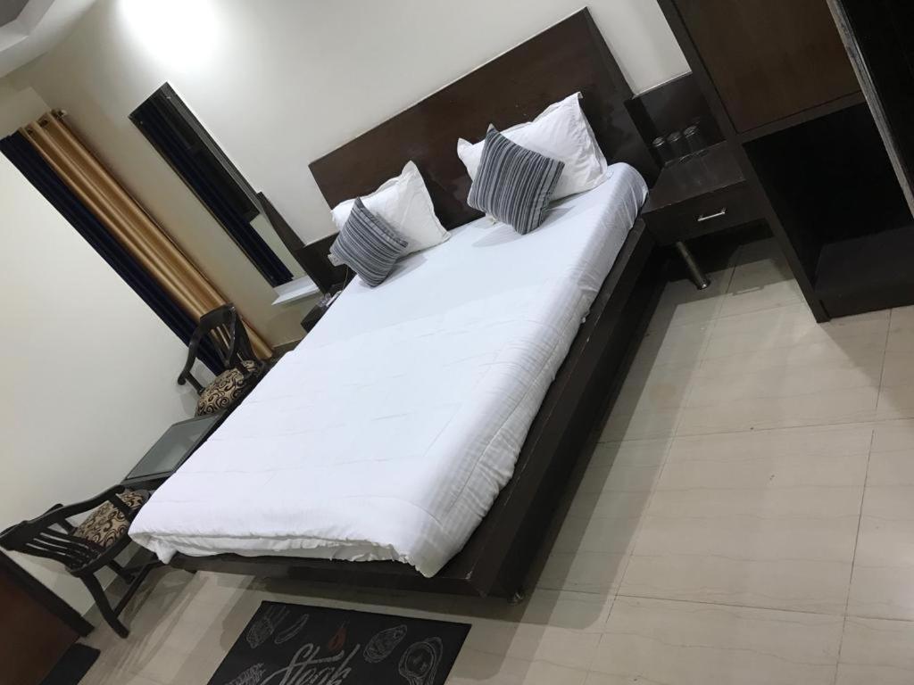 Adb Rooms Udhav Palace نيودلهي المظهر الخارجي الصورة